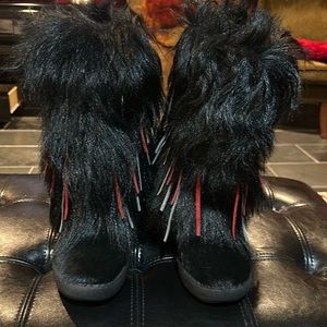 Pajar fur boot  sherling lined   Excellent condition black with red & grey trim